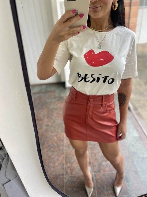Camiseta Básica “Besito ”