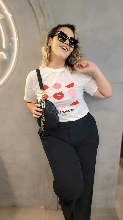 Camiseta Básica “Incredibile e romântica”