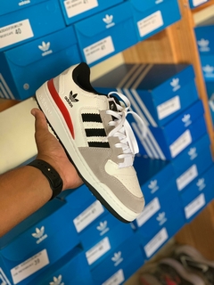 ADIDAS FORUM LOW 84 CINZA/VERMELHO - comprar online