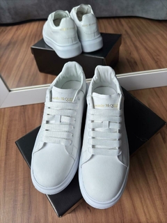 tenis McQueen na internet
