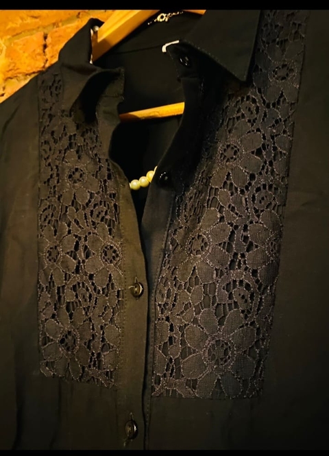 Camisa estilo romántico