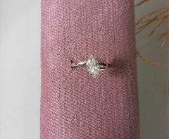 Anel solitário gota