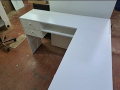 Mesa wem L com 2 gavetas e armário MDF na internet