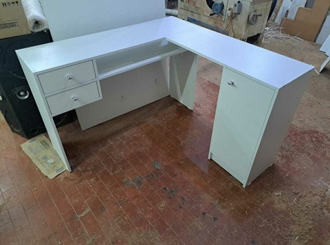 Mesa wem L com 2 gavetas e armário MDF