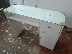 Mesa Com Gaveta e Armário com vidro - comprar online