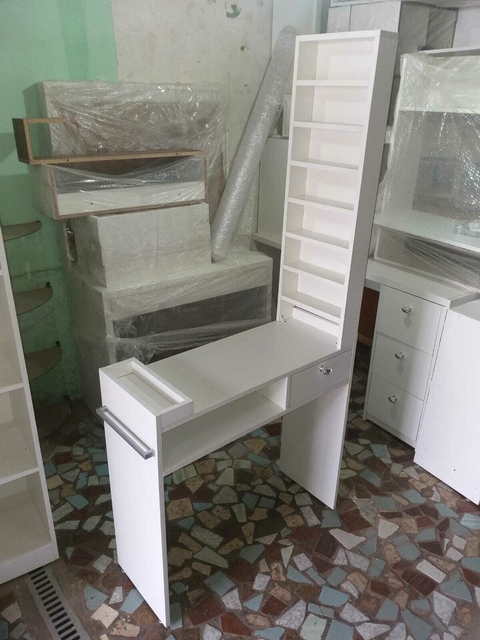 Mesa manicure com expositor