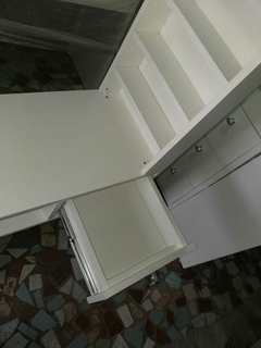 Mesa manicure com expositor na internet