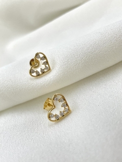 BRINCO CORAÇÃO VAZADO COM ZIRCONIA