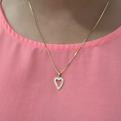 Colar coração vazado e cravejado banho ouro 18k - comprar online