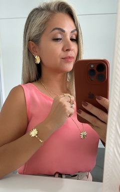 Bracelete Flor ajustável banhado a ouro 18k na internet