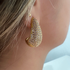 Brinco gota luxo cravejada micro zircônias banhado a ouro 18k - MISSY SEMIJOIAS