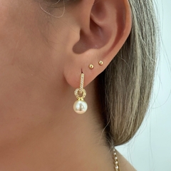 Brinco argola quadrada cravejada com pingente pérola banho ouro 18k - comprar online