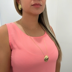 Brinco orgânico liso grande banhado a ouro 18k - MISSY SEMIJOIAS