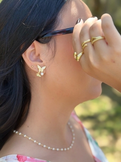 Brinco borboleta cravejado e pérola banho ouro 18k - MISSY SEMIJOIAS