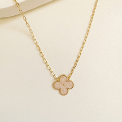Colar Trevo Resinado Bege banhado a ouro 18k - MISSY SEMIJOIAS