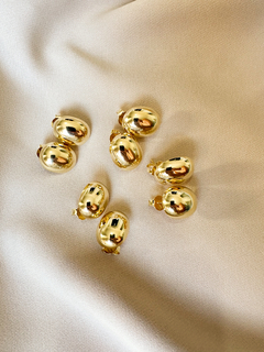 Brinco Botão Oval Clarice - em banho ouro 18k na internet