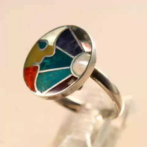 Anillo de plata peruana con piedras naturales engarzadas