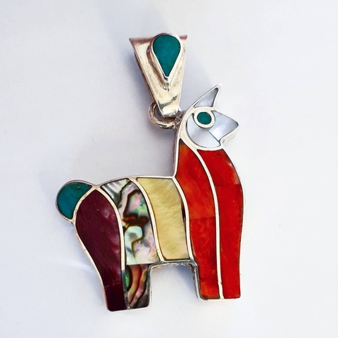 DIJE LLAMA DE PURA PLATA CON PIEDRAS NATURALES INCRUSTADAS