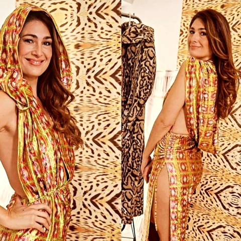 Vestido de chifón frances con capucha