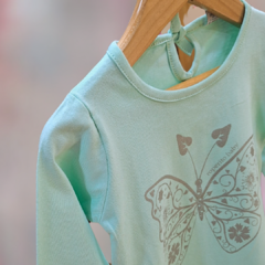 REMERA BEBA MARIPOSA VERDE en internet