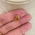 Colar Letra no Fio de Nylon Folheado a Ouro 18k.