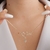 Colar Escrito Mãe com Zircônia Folheado a Ouro 18k.