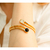 Anel Curvado com Zircônia Folheado a Ouro 18k.