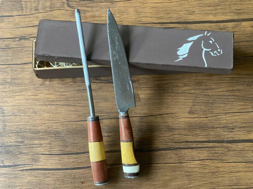 Cuchillo y chaira artesanales en cajita