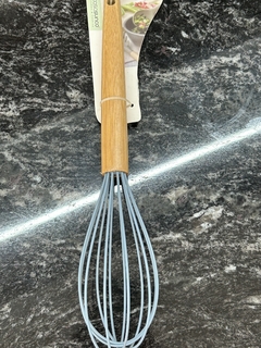BATIDOR DE SILICONA MANGO DE MADERA 30 CM en internet
