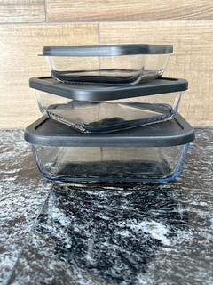 SET X 3 FUENTES CUADRADAS DE VIDRIO BOROSILICATADO CON TAPA - Tienda Kalista