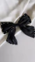 Broche em Formato de Laço com Cristais e Strass