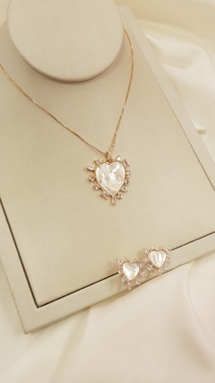 Madrepérola com Zircônias Cristal Colar Atacado R$164,90 Varejo R$247,35 - Brinco Atacado R$125,90 Varejo R$188,85