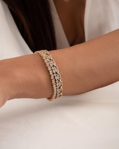 Pulseira da esquerda At R$287,90 Vr R$431,85 - Pulseira do meio At R$247,90 Vr R$ 371,85 - Pulseira da direita At R$292,90 Vr R$439,35