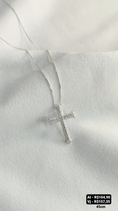Colar com pingente crucifixo cravejado - Preço na foto