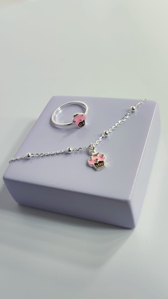 Anel cupcake Atacado R$49,90 Varejo R$74,85 - Pulseira cupcake Atacado R$64,90 Varejo R$97,35