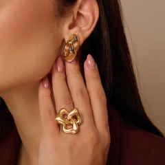 004279 - Conjunto aro + brinco Atacado R$379,90 Varejo R$569,85 - Anel Atacado R$99,90 Varejo R$149,85 - Bracelete Atacado R$159,90 Varejo R$239,85 - comprar online