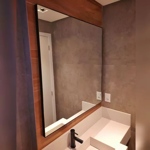 ESPELHO DE PAREDE SOLID BANHEIRO, COM DESIGN MINIMALISTA