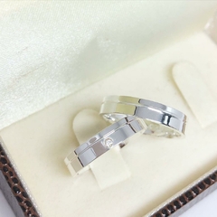 Aliança lisa com zircônia 4mm