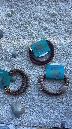 Pulseiras praianas na internet