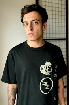 Remera LOG OUT (negra) - Basilio House