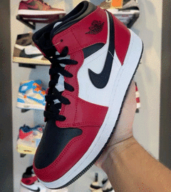 Imagem do Air Jordan 1 Mid "Chicago" (2020)