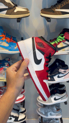 Imagem do Air Jordan 1 Mid "Chicago White" (2020)