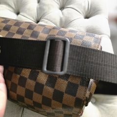 Louis Vuitton Naviglio na internet