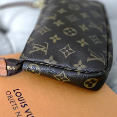 Louis Vuitton Pochette Accessoires na internet