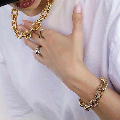 Colar Elos Trabalhados - Efeito Torcido