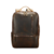 Mochila de couro marrom café com design premium, possui compartimentos para notebook de 16 polegadas e zíperes robustos.