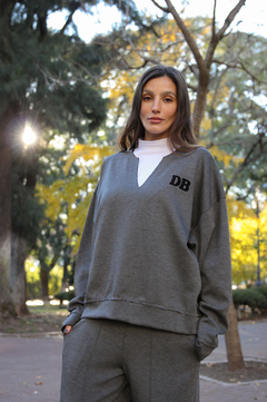 BUZO BURDEOS (W25DB024GR) - LABELS CONCEPT STORE