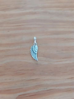 Pingente asa pequena
