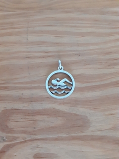 Pingente Nadadora com círculo