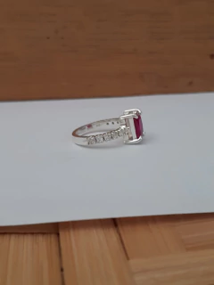 Anel Zirconia retangular com pedras do lados 2 - comprar online